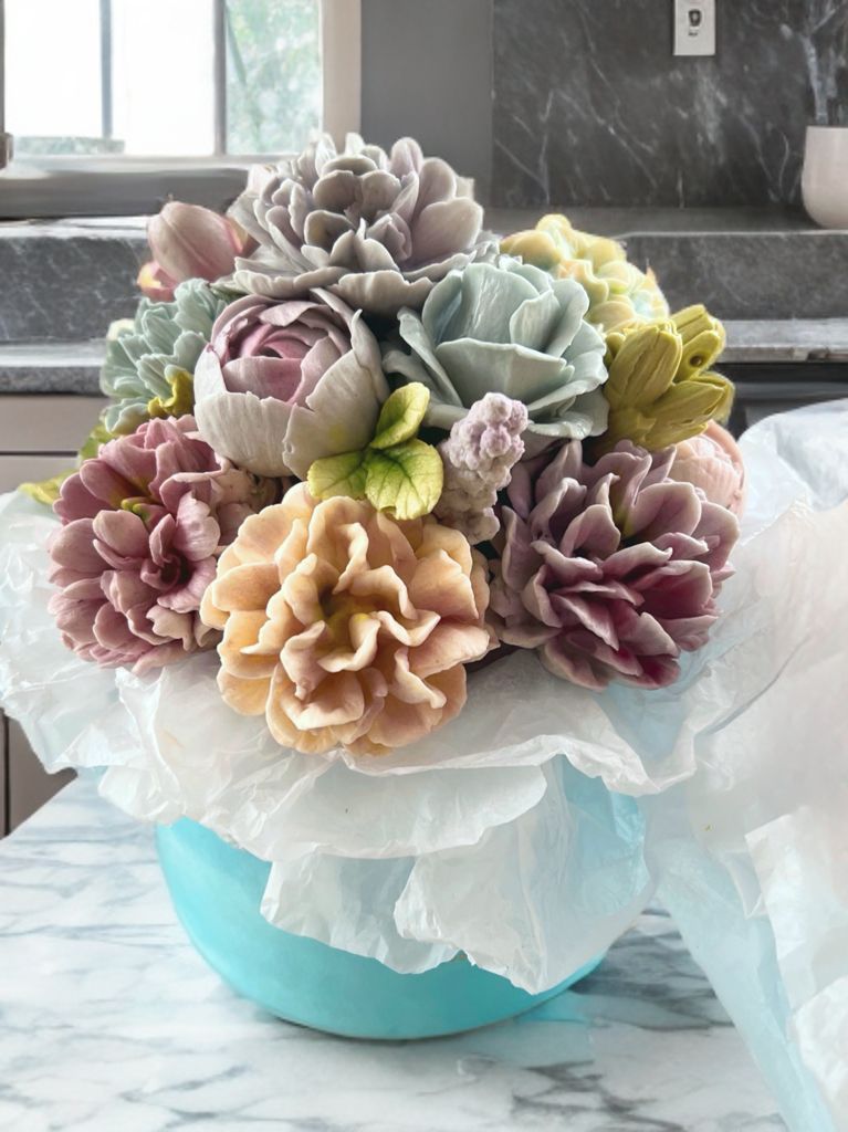 Bloom Deluxe Box M cutie cadou medie cu flori din bezea